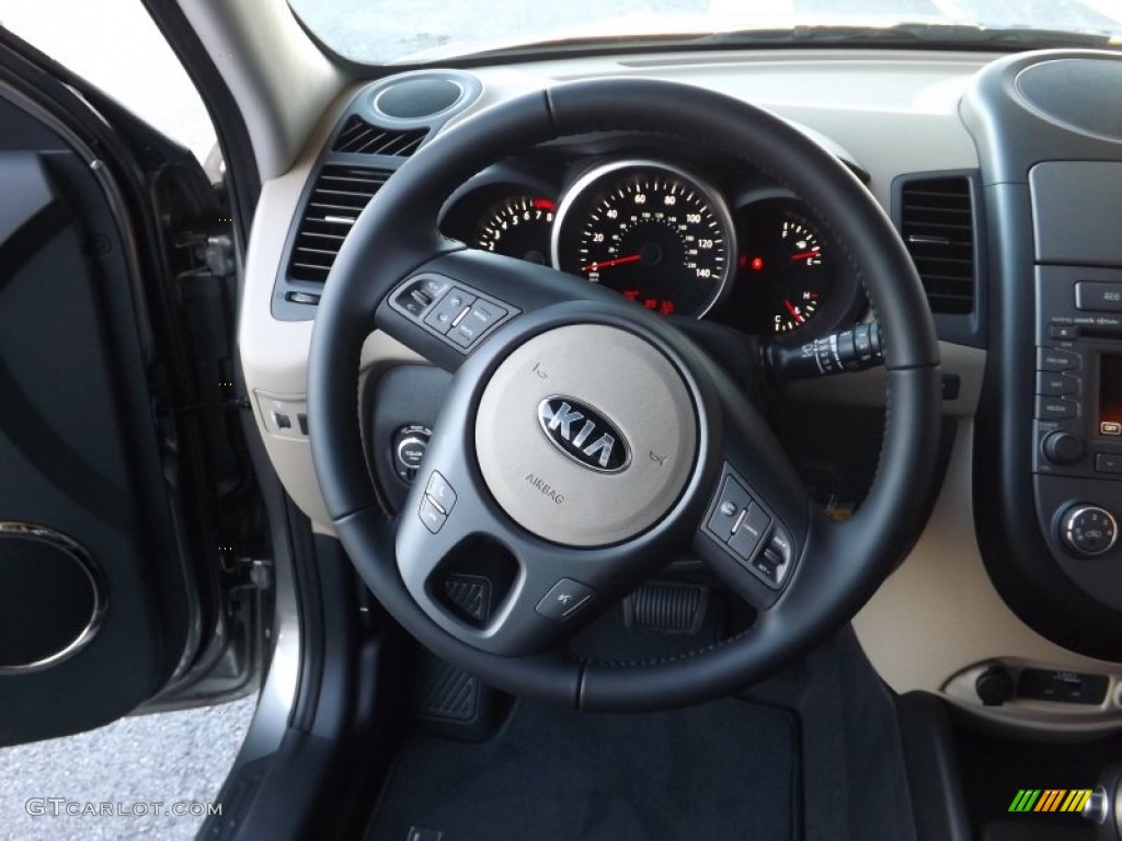 2013 Kia Soul ! Sand/Black Houndstooth Cloth Steering Wheel Photo #73668559