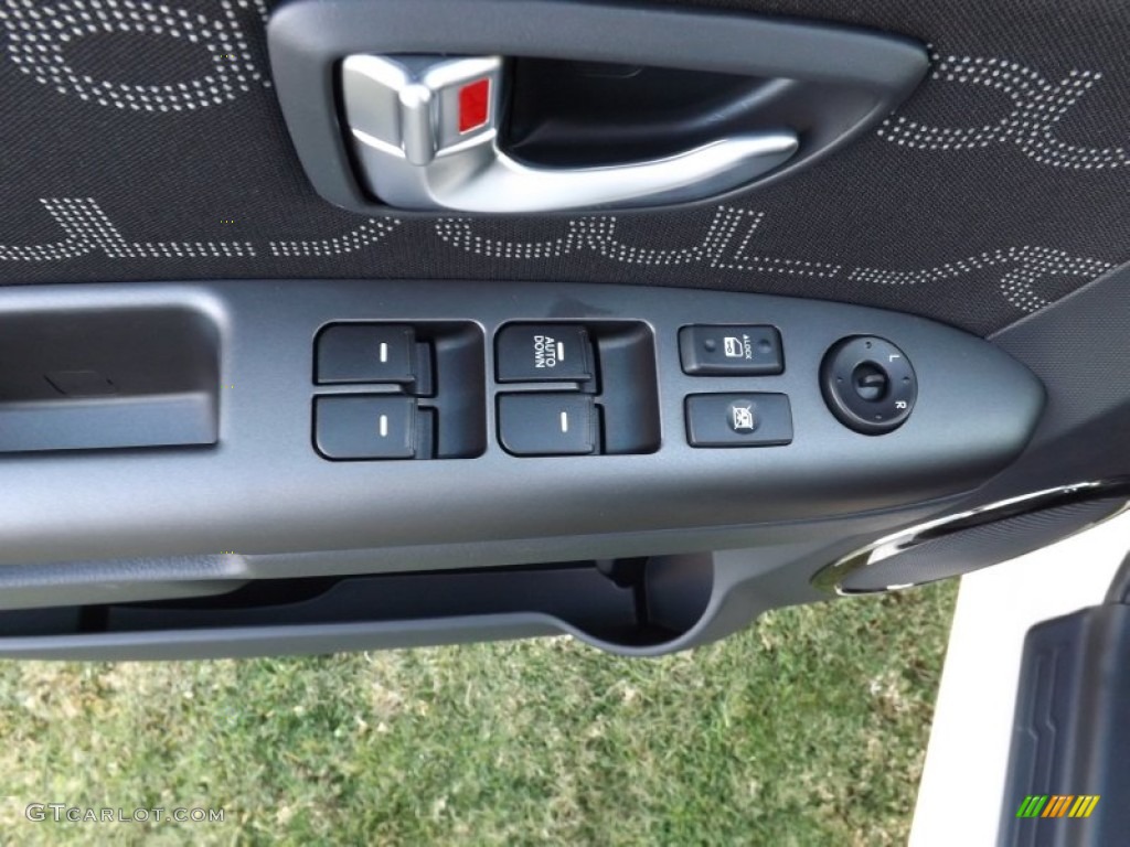 2013 Kia Soul + Controls Photo #73669136