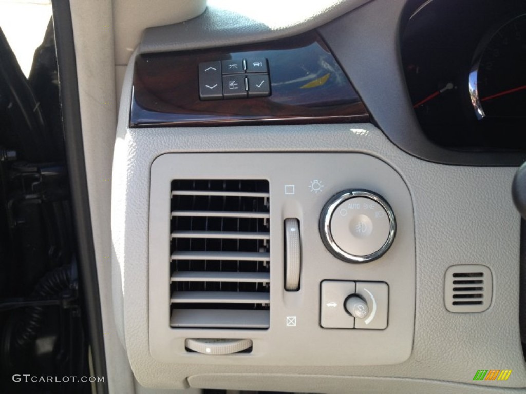 2007 Cadillac DTS Sedan Controls Photo #73669779
