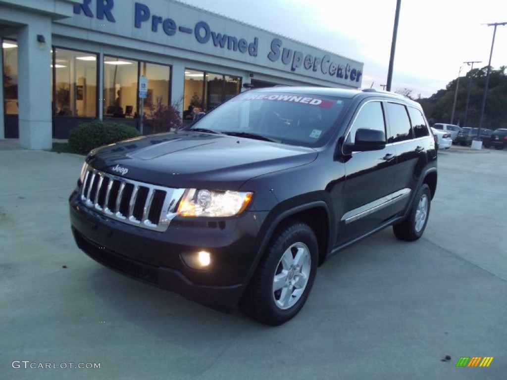 2011 Grand Cherokee Laredo X Package - Brilliant Black Crystal Pearl / Dark Graystone/Medium Graystone photo #1