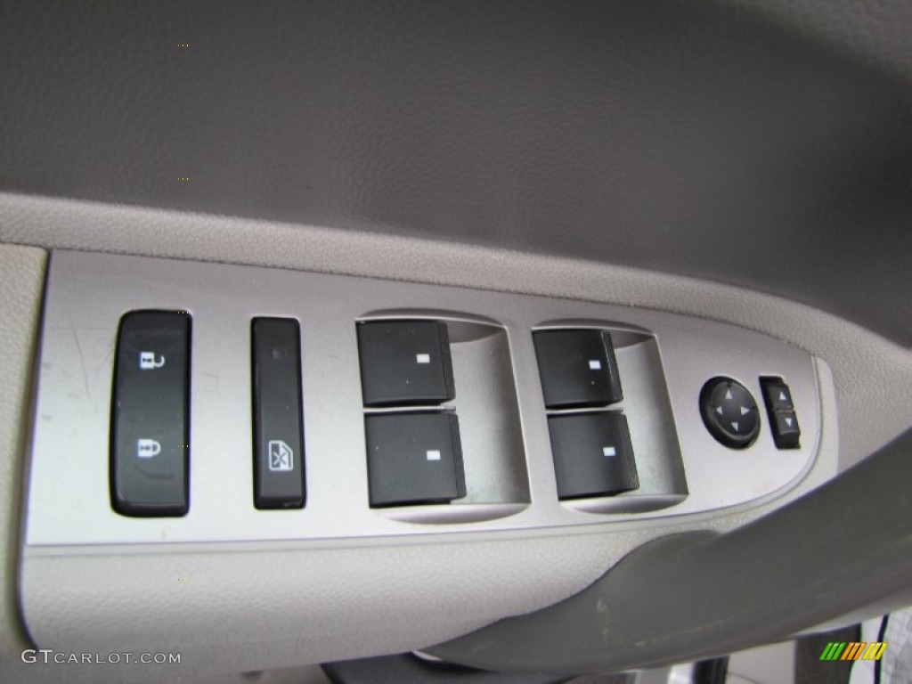 2012 Chevrolet Silverado 2500HD LT Crew Cab 4x4 Controls Photo #73673982