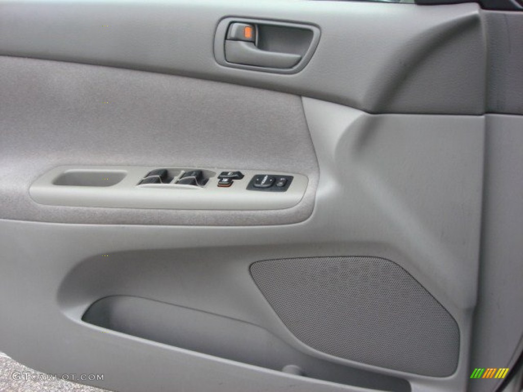 2004 Camry LE - Lunar Mist Metallic / Stone photo #10