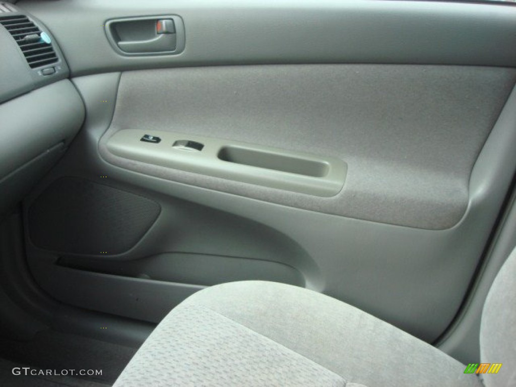 2004 Camry LE - Lunar Mist Metallic / Stone photo #13