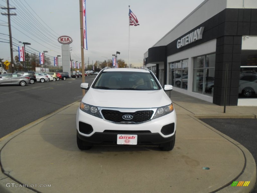 2011 Sorento LX V6 AWD - Snow White Pearl / Gray photo #3