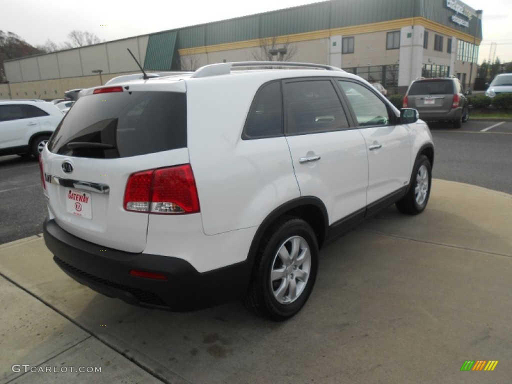 2011 Sorento LX V6 AWD - Snow White Pearl / Gray photo #5