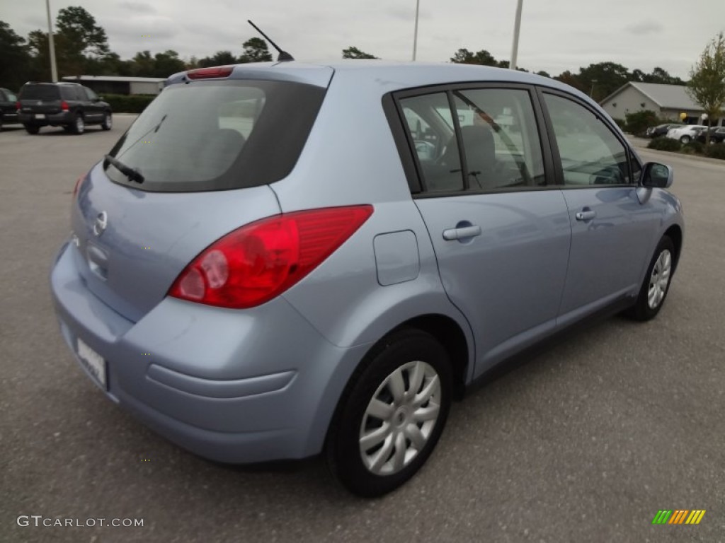 2009 Versa 1.8 S Hatchback - Arctic Blue / Charcoal photo #9