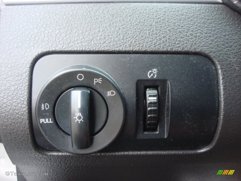 2005 Ford Mustang GT Premium Coupe Controls Photo #73690527