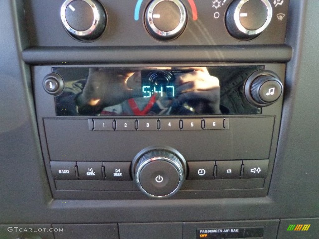 2013 Chevrolet Express 1500 Cargo Van Audio System Photo #73692402