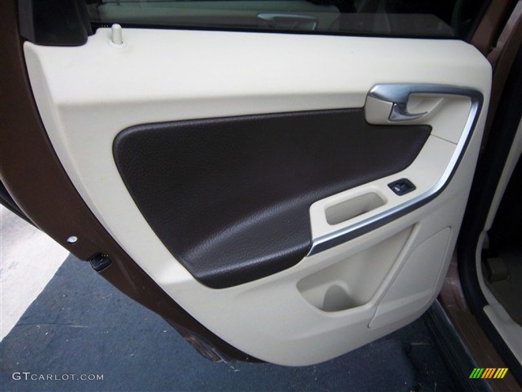 2010 Volvo XC60 3.2 AWD Sandstone/Espresso Door Panel Photo #73692979
