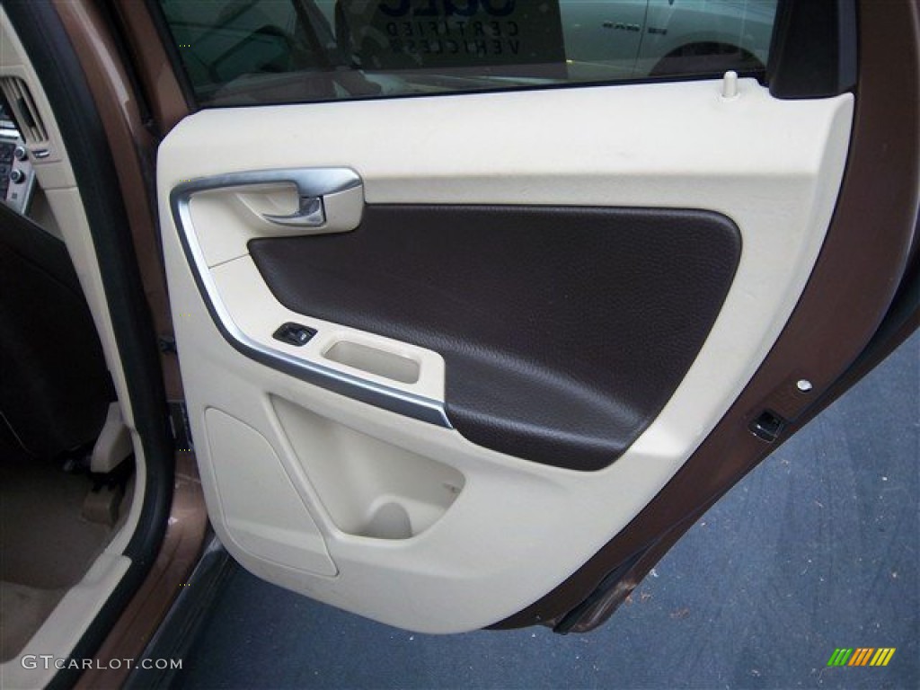 2010 Volvo XC60 3.2 AWD Sandstone/Espresso Door Panel Photo #73693047
