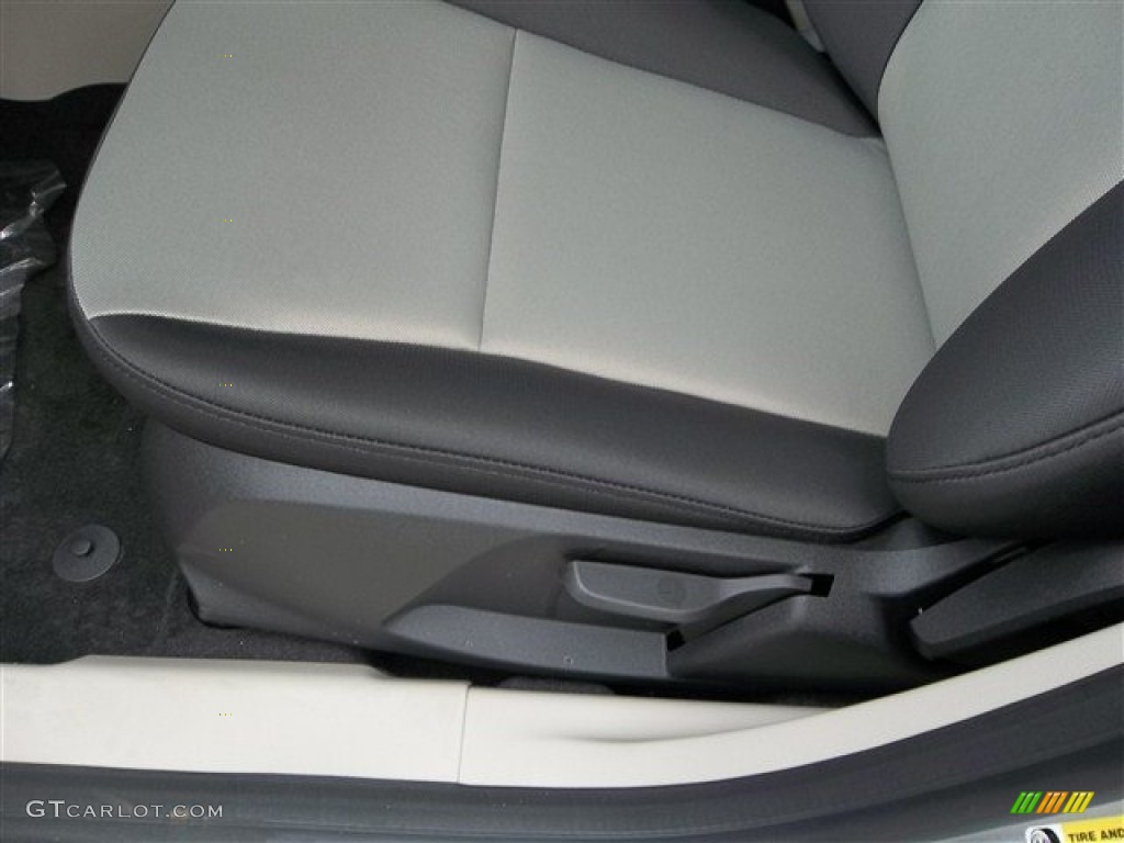 2013 Fiesta S Sedan - Ingot Silver / Charcoal Black/Light Stone photo #18