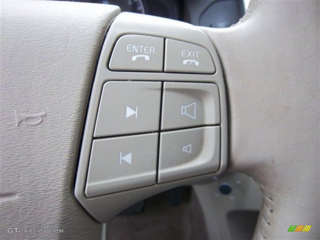 2010 Volvo XC60 3.2 AWD Controls Photo #73693116