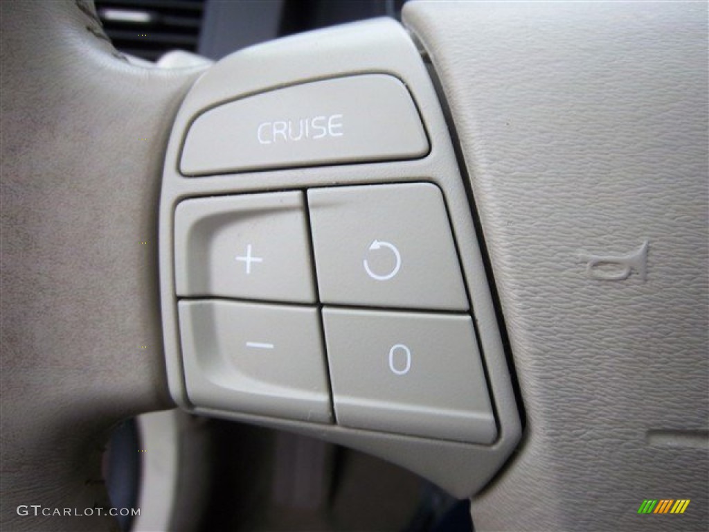 2010 Volvo XC60 3.2 AWD Controls Photos