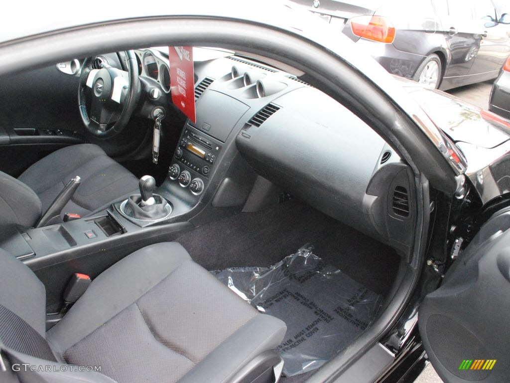 Carbon Interior 2005 Nissan 350Z Coupe Photo #73698084