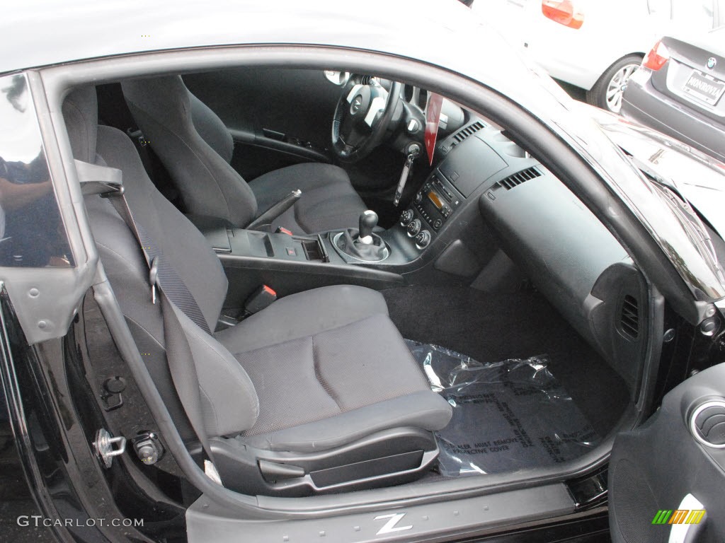 Carbon Interior 2005 Nissan 350Z Coupe Photo #73698102