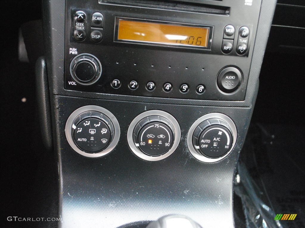 2005 Nissan 350Z Coupe Controls Photos