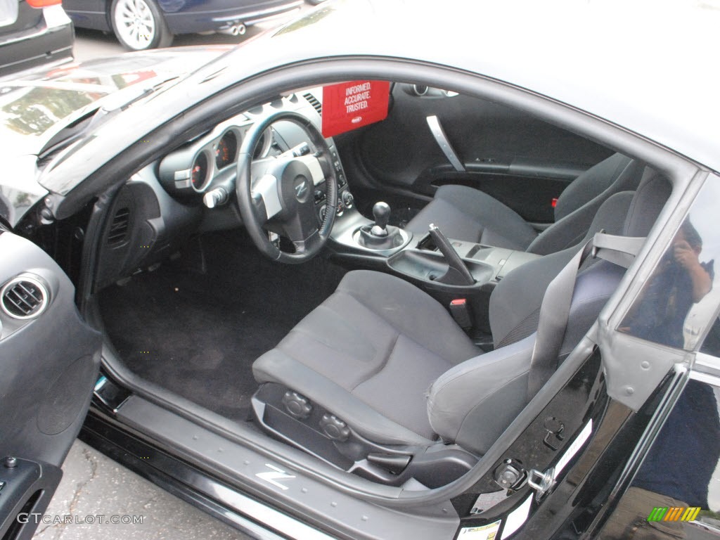 Carbon Interior 2005 Nissan 350Z Coupe Photo #73698447