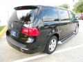 Nocturne Black Metallic - Routan SE Photo No. 7