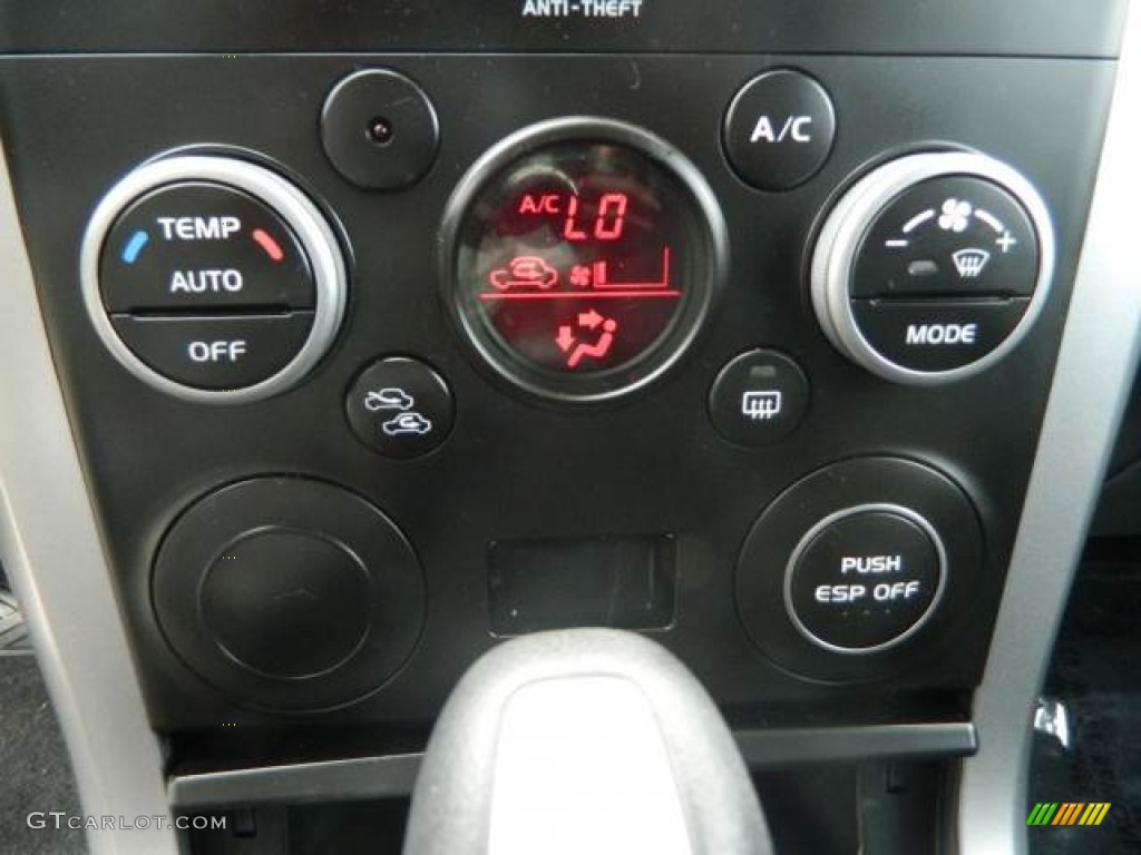 2011 Suzuki Grand Vitara Premium Controls Photo #73702033