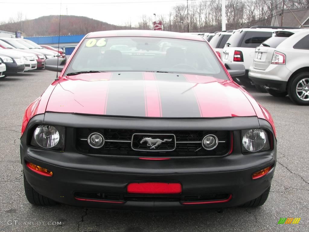 2006 Mustang V6 Premium Coupe - Torch Red / Dark Charcoal photo #18