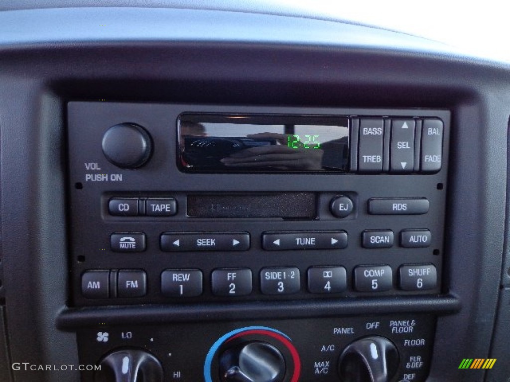 2002 Ford F150 SVT Lightning Audio System Photo #73710971