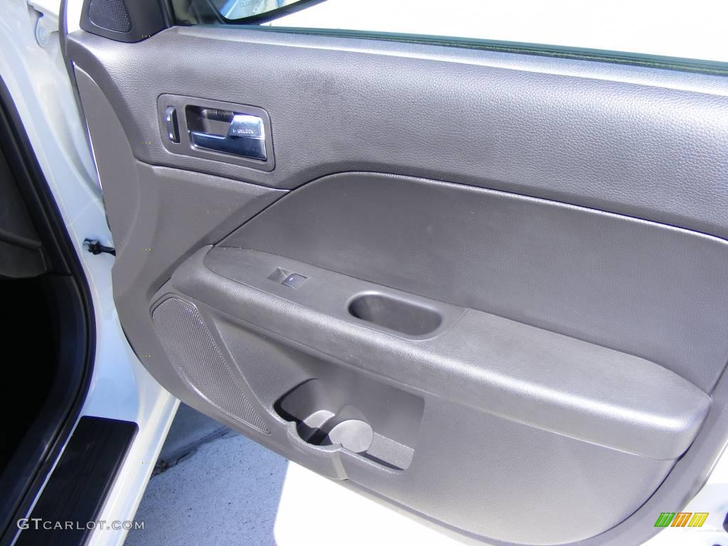 2008 Fusion SE - White Suede / Charcoal Black photo #23