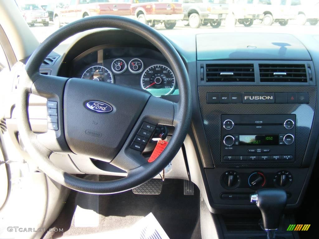 2008 Fusion SE - White Suede / Charcoal Black photo #38