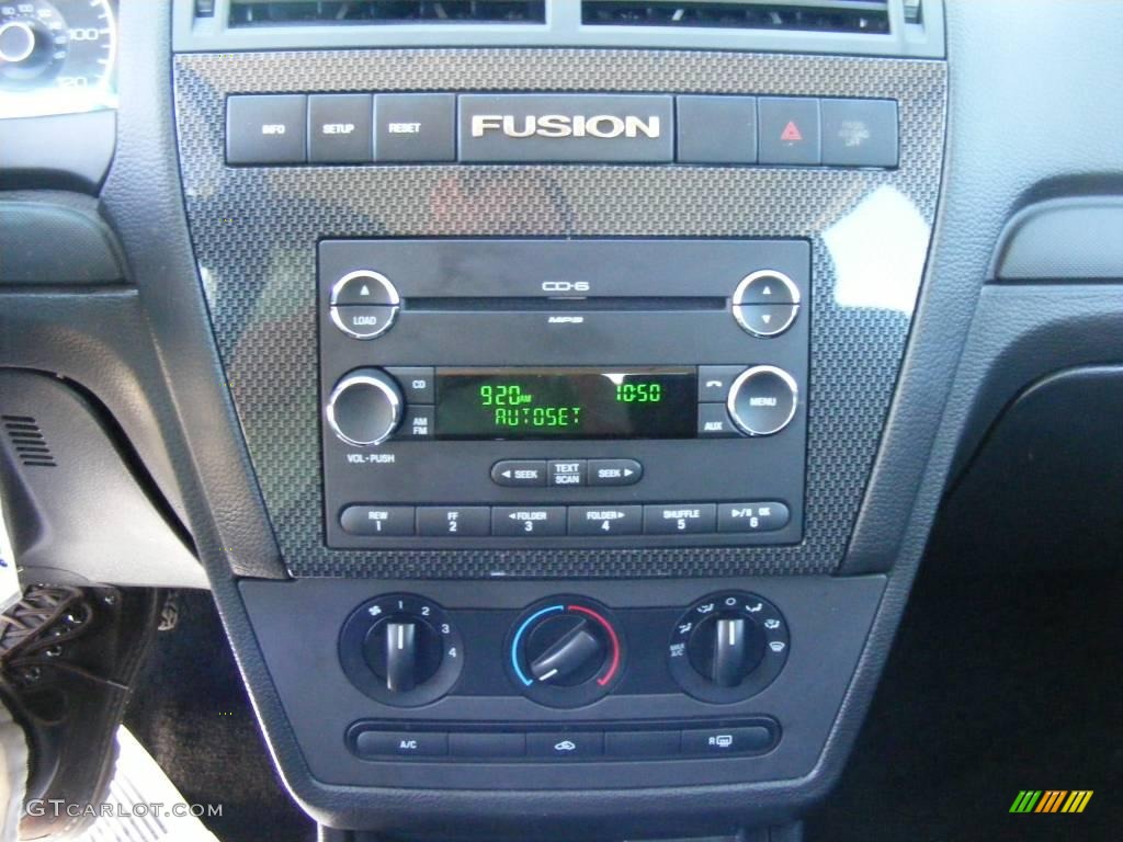 2008 Fusion SE - White Suede / Charcoal Black photo #41