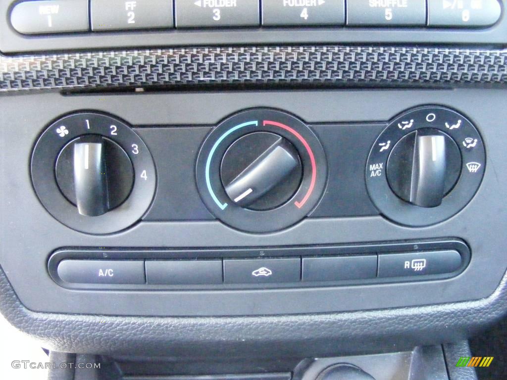 2008 Fusion SE - White Suede / Charcoal Black photo #42