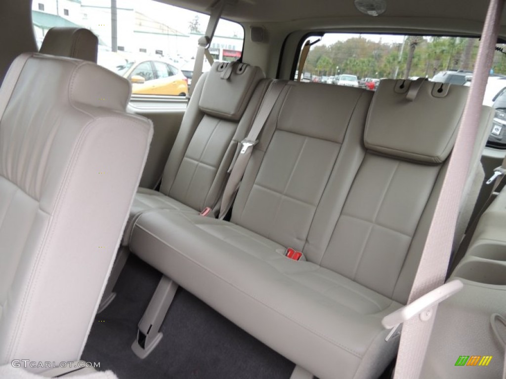 2010 Lincoln Navigator L Rear Seat Photo #73714934