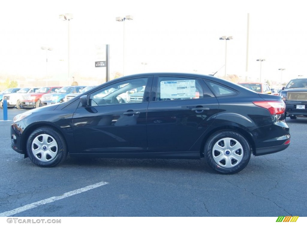 2013 Focus S Sedan - Tuxedo Black / Charcoal Black photo #5