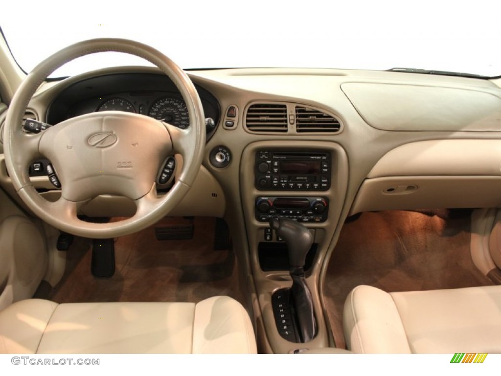 2001 Oldsmobile Intrigue GL Neutral Dashboard Photo #73720118