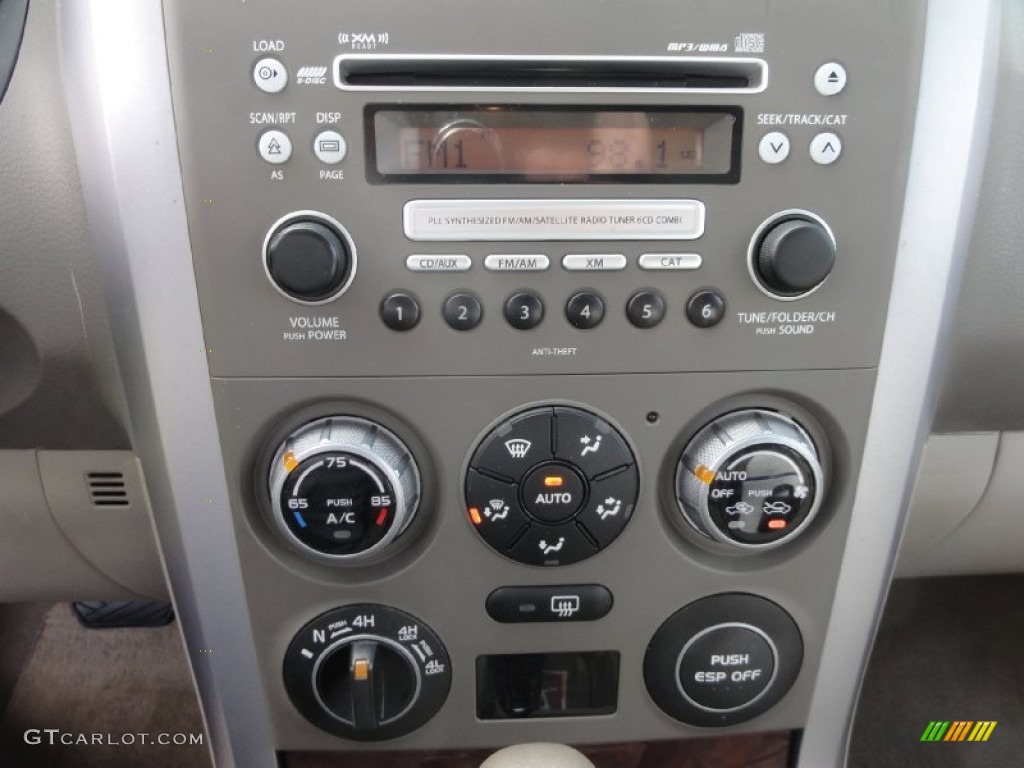 2006 Suzuki Grand Vitara Luxury 4x4 Controls Photo #73728542