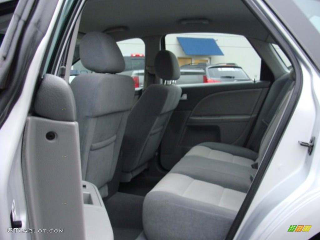 2005 Montego Luxury - Silver Frost Metallic / Shale photo #7
