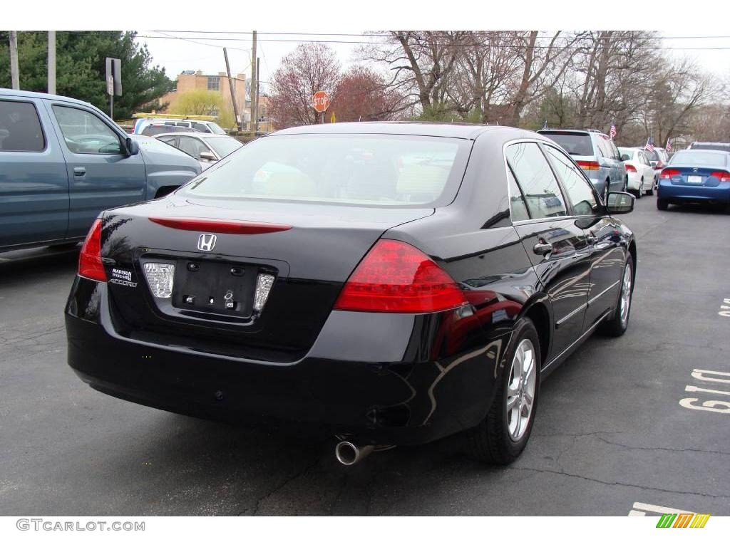 2006 Accord SE Sedan - Nighthawk Black Pearl / Ivory photo #4