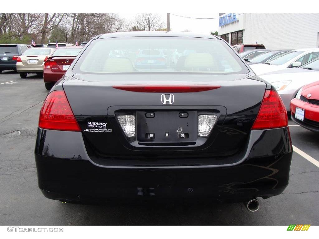 2006 Accord SE Sedan - Nighthawk Black Pearl / Ivory photo #5