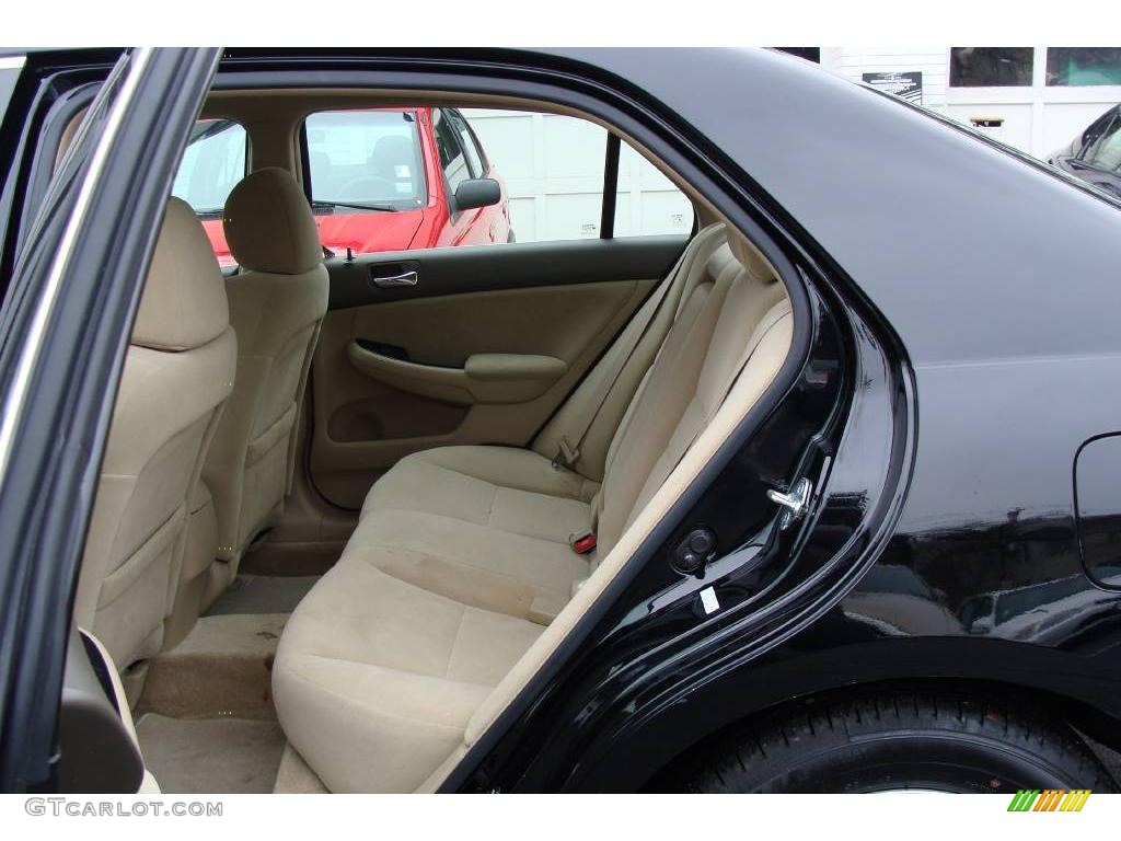 2006 Accord SE Sedan - Nighthawk Black Pearl / Ivory photo #7