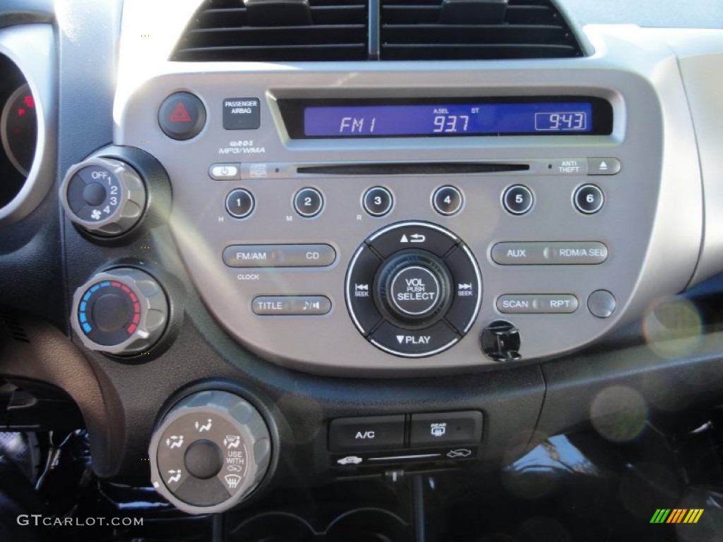 2010 Honda Fit Sport Controls Photo #73729640