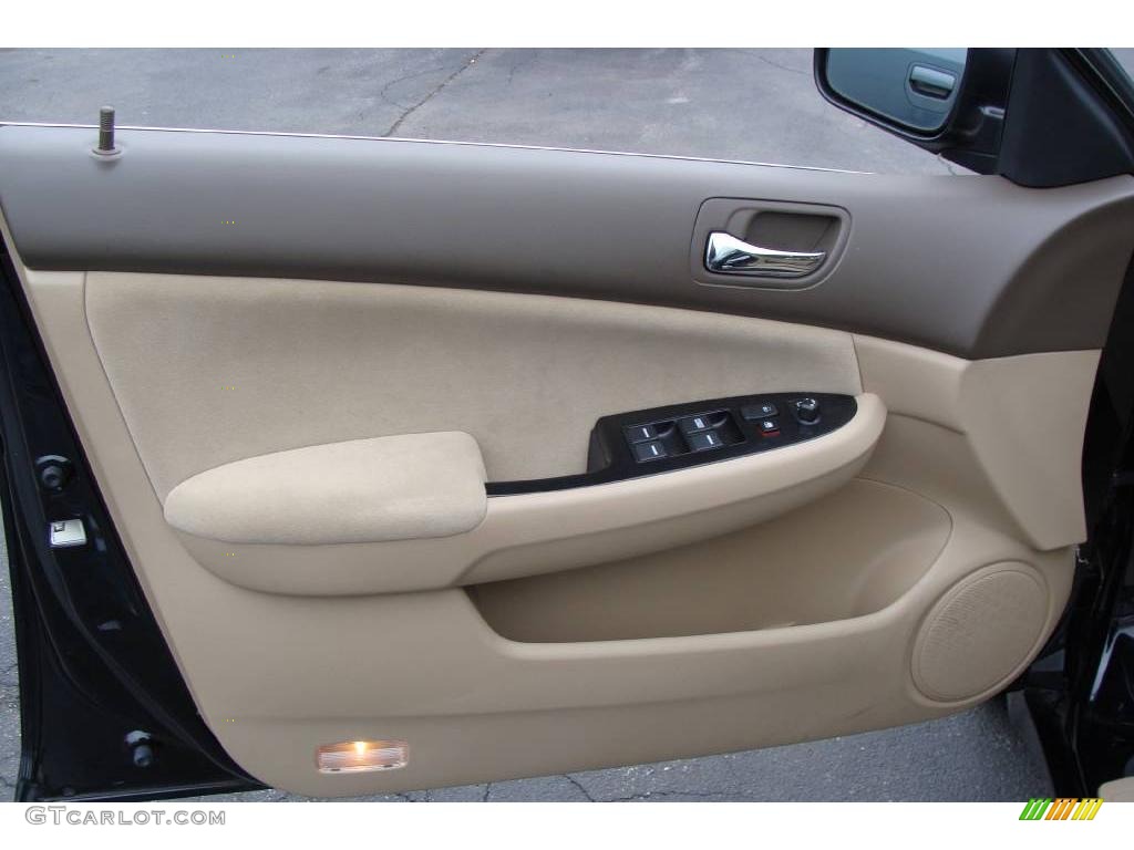 2006 Accord SE Sedan - Nighthawk Black Pearl / Ivory photo #8
