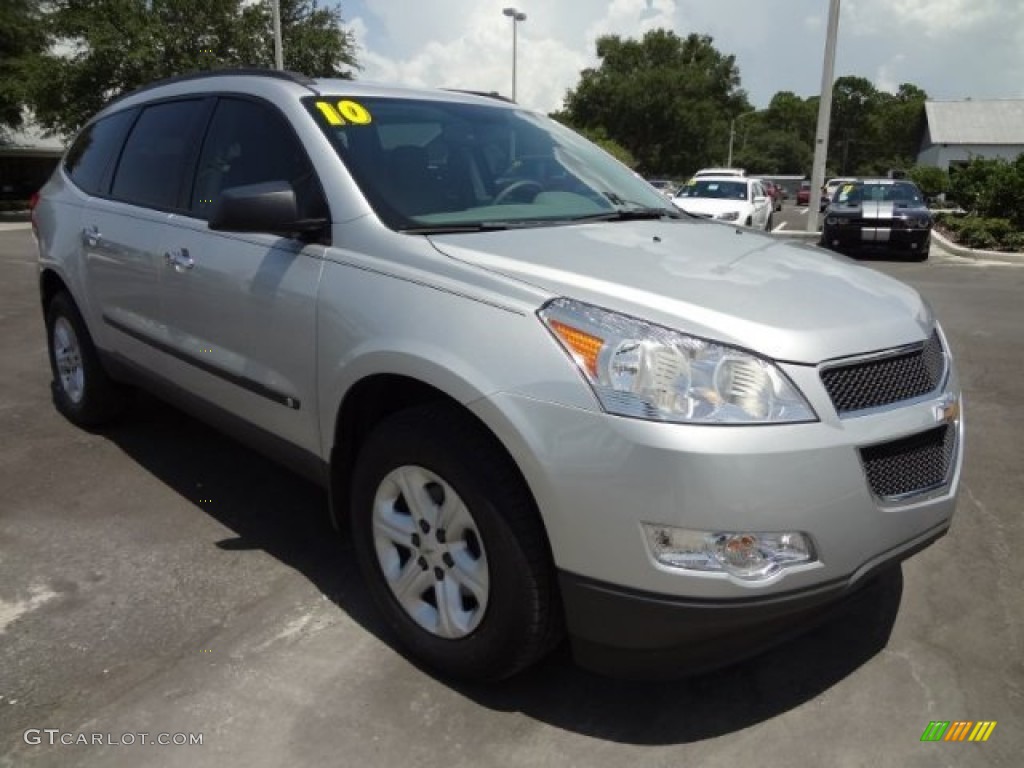 2010 Traverse LT - Silver Ice Metallic / Dark Gray/Light Gray photo #12