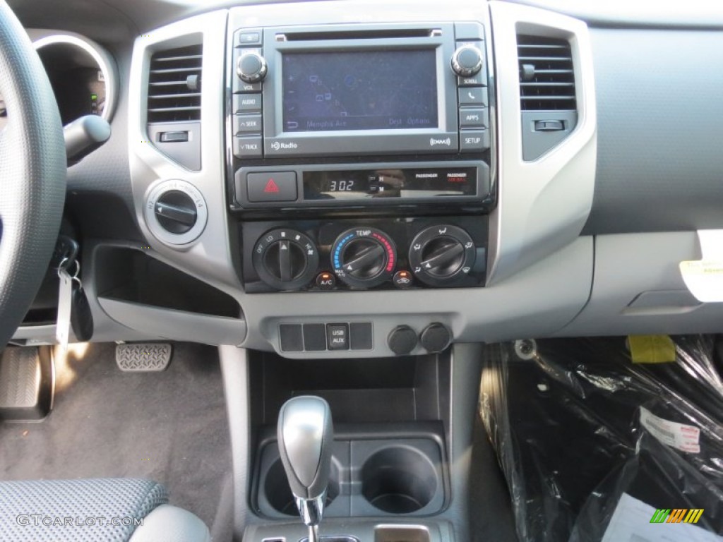 2013 Toyota Tacoma V6 TRD Sport Double Cab 4x4 Controls Photo #73732337
