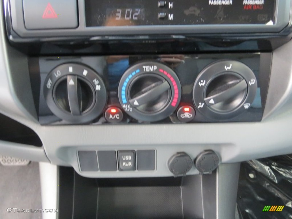 2013 Toyota Tacoma V6 TRD Sport Double Cab 4x4 Controls Photo #73732382