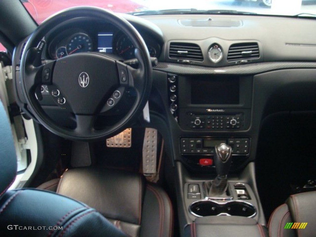 2010 Maserati GranTurismo S Nero Dashboard Photo #73732484