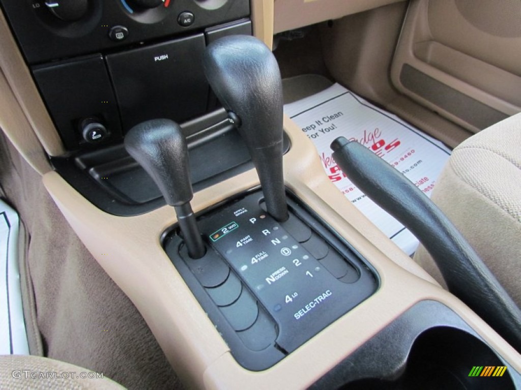 2000 Grand Cherokee Laredo 4x4 - Champagne Pearlcoat / Taupe photo #28