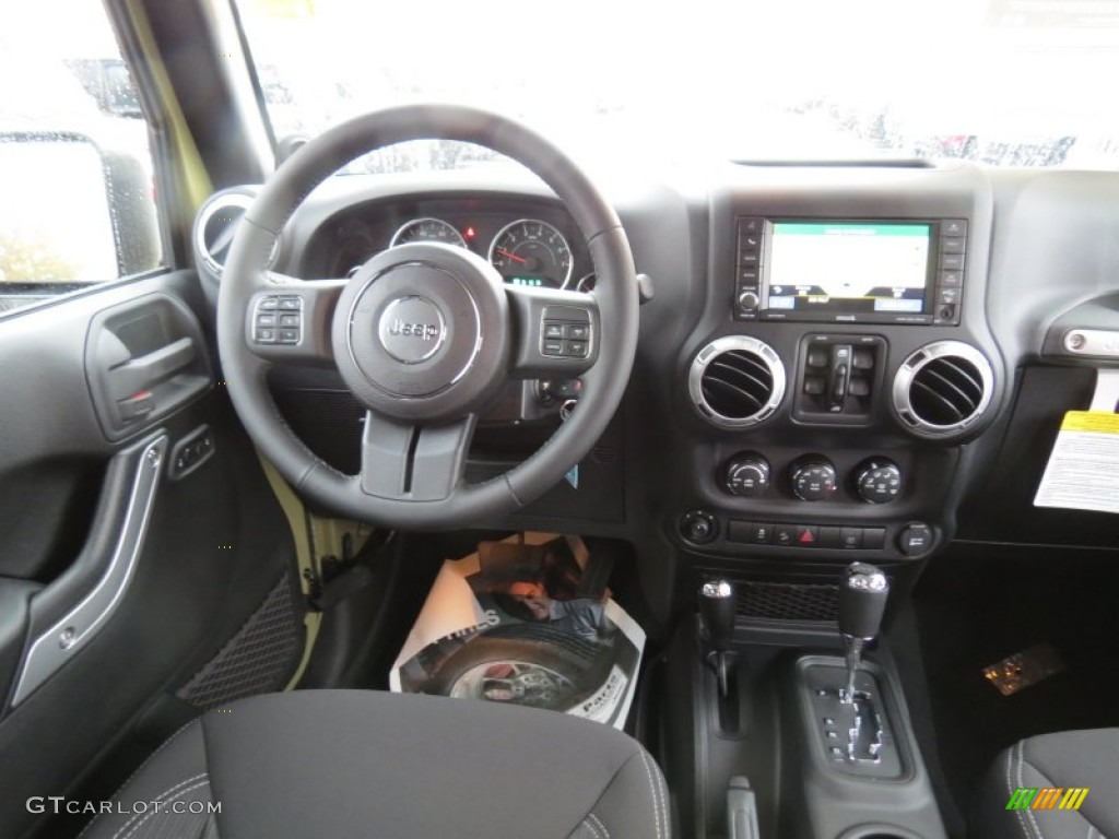 2013 Wrangler Unlimited Sahara 4x4 - Commando Green / Black photo #10