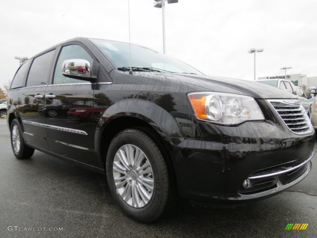 2013 Town & Country Touring - L - Brilliant Black Crystal Pearl / Black/Light Graystone photo #4