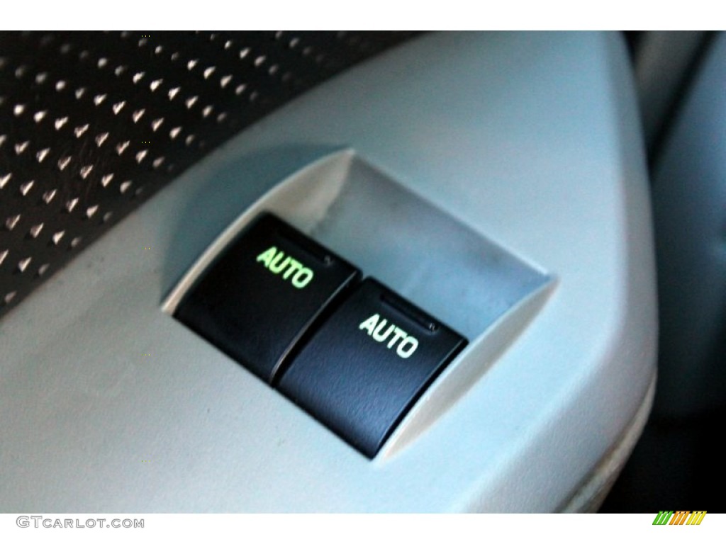 2007 Ford Mustang GT Premium Coupe Controls Photo #73740017