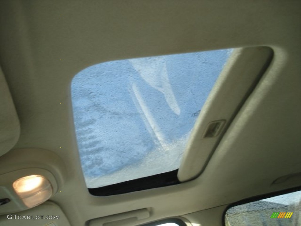 2005 Rainier CXL AWD - Frost White / Gray photo #11