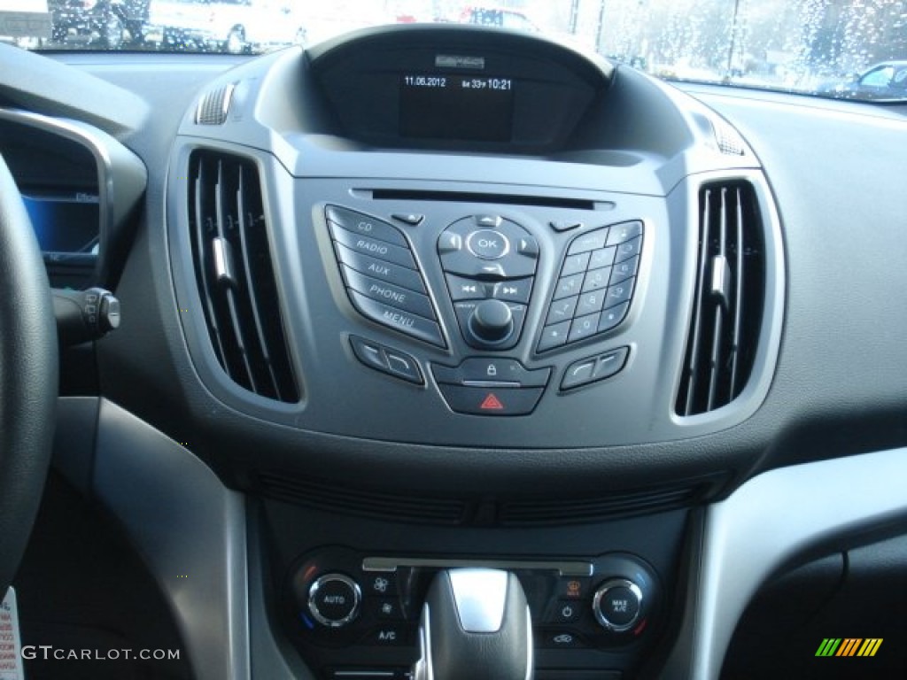 2013 Ford C-Max Hybrid SE Controls Photo #73744625