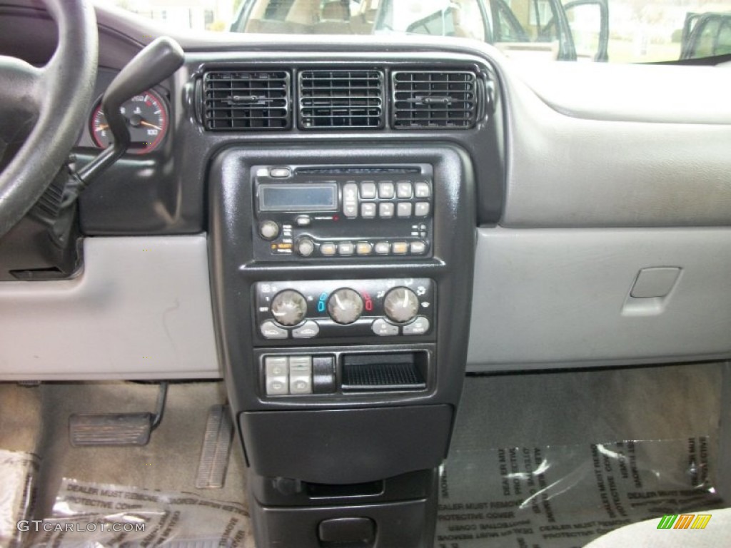 2003 Pontiac Montana Standard Montana Model Controls Photo #73751339